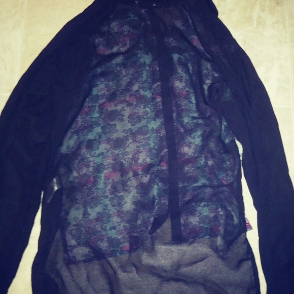 Buttoned down blouse - Picture 2 of 4